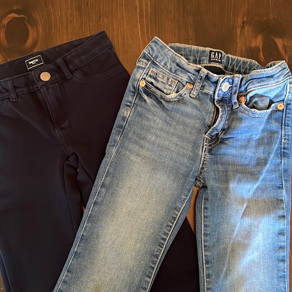 Little girls GAP bundle. Flare jeans and navy pant leggings. Size 6